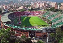 Estadio atanasio girardot con foto de hinchas de nacional y medell&iacute;n