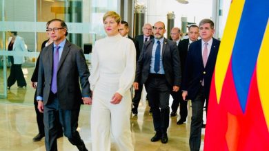 Ver&oacute;nica Alcocer y Gustavo Petro