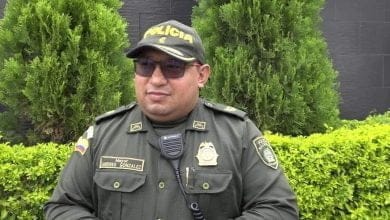 comandante e la polic&iacute;a