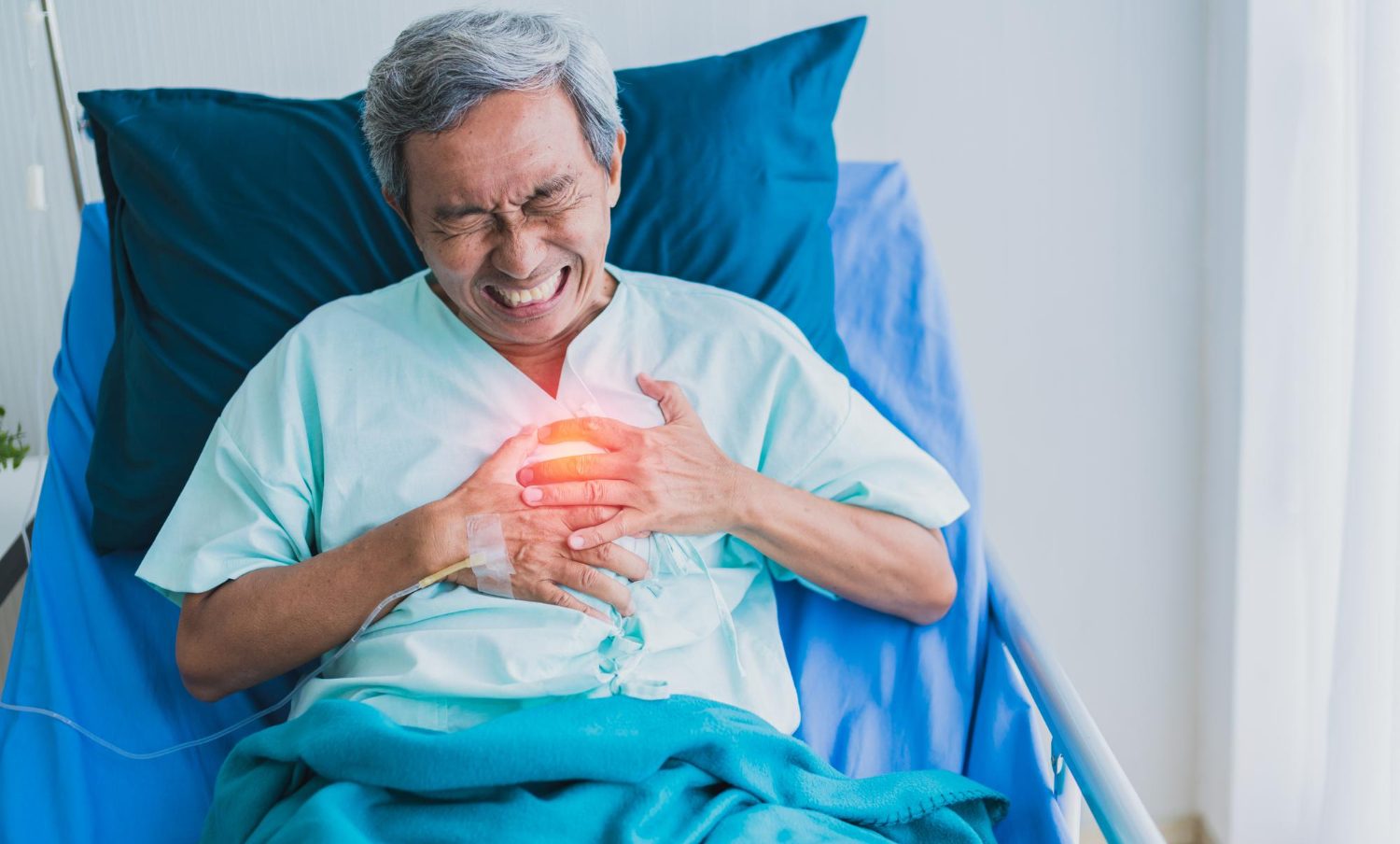 hombre mayor con enfermedades del coraz&oacute;n