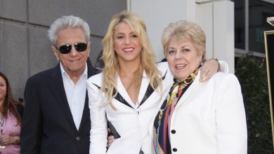 Se viraliza video en el que el padre de Shakira le dedica tierna canci&oacute;n