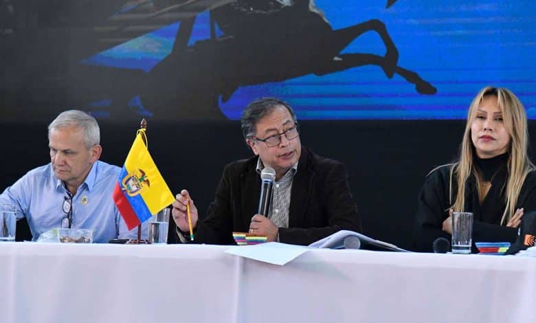 El Presidente Gustavo Petro lider&oacute; este s&aacute;bado una nueva jornada de &lsquo;Gobierno Escucha&rsquo;, esta vez en el municipio boyacense de Paz de R&iacute;o / drogas la rebaja
