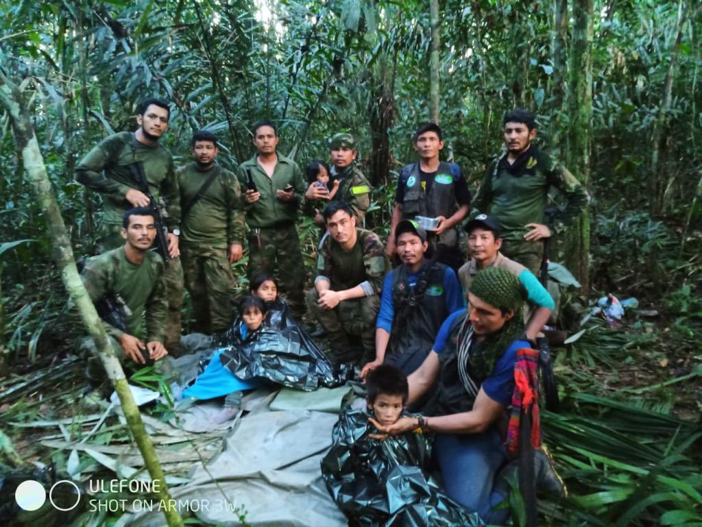 niños hallados en la selva del Guaviare / niños rescatados / niños indígenas / salas de cine