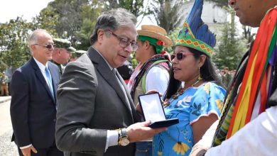 Presidente Petro condecor&oacute; en Casa de Nari&ntilde;o a ind&iacute;genas y militares que rescataron a ni&ntilde;os sobrevivientes de la selva / cuatro ni&ntilde;os