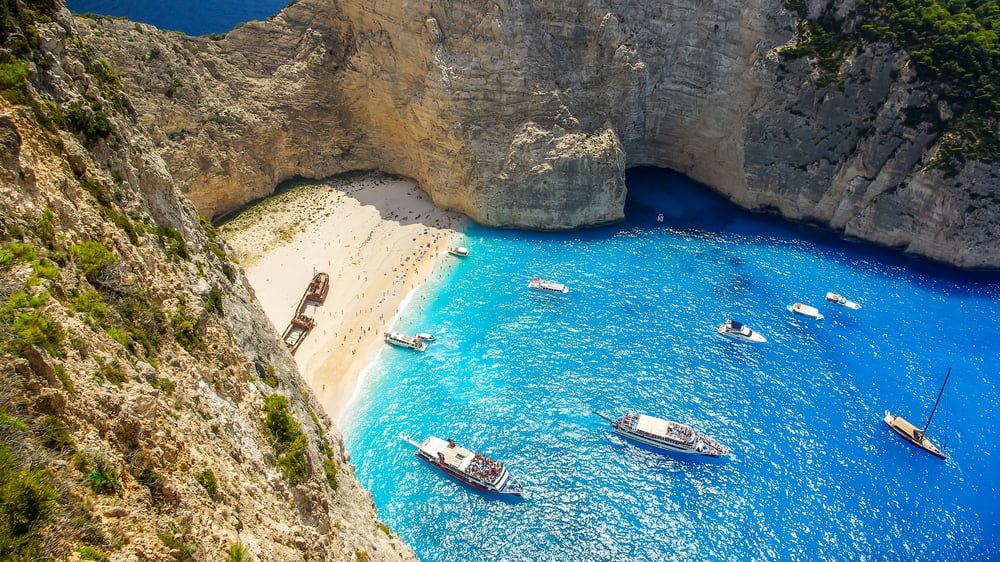 Playa de Navagio, Grecia - estas son las 12 playas m&aacute;s lindas del mundo seg&uacute;n la IA