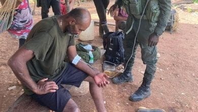 polic&iacute;a perdido en la selva