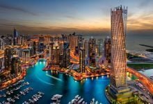 La belleza del puerto deportivo desde lo alto / Dubai / año nuevo