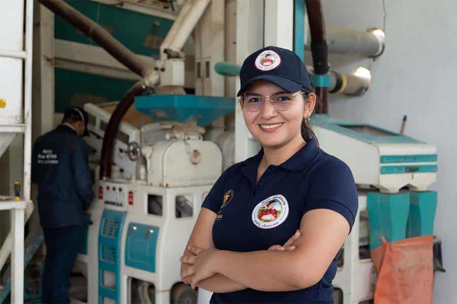 Maira Alejandra Macualo, beneficiaria de Fondo Emprender en Arauca, utiliz&oacute; los recursos obtenidos para industrializar su empresa en el proceso de la producci&oacute;n de arroz / empresarios