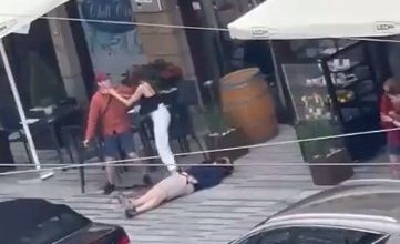 Im&aacute;genes sumamente sensibles: joven le quit&oacute; la vida al novio de su exnovia en la v&iacute;a p&uacute;blica