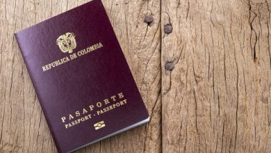 pasaporte colombiano listo para viajar al extranjero / pasaportes