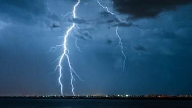 objetos que atraen los rayos y que est&aacute;n cerca de las casas / rayo