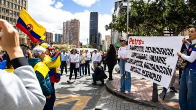Marchas pac&iacute;ficas de protesta en Bogot&aacute; Colombia contra el gobierno de Gustavo Petro