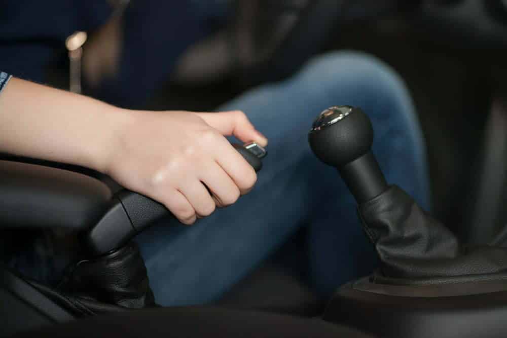 las mujeres son el freno de mano y el freno de estacionamiento / frenos