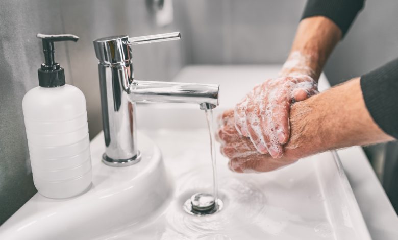 Aunque no lo creas, debes lavarte las manos luego de tocar estos inofensivos objetos / partes del cuerpo