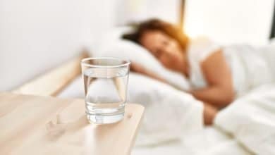 Esta es la raz&oacute;n por la que nunca debes dejar un vaso de agua cerca de tu cama cuando duermes