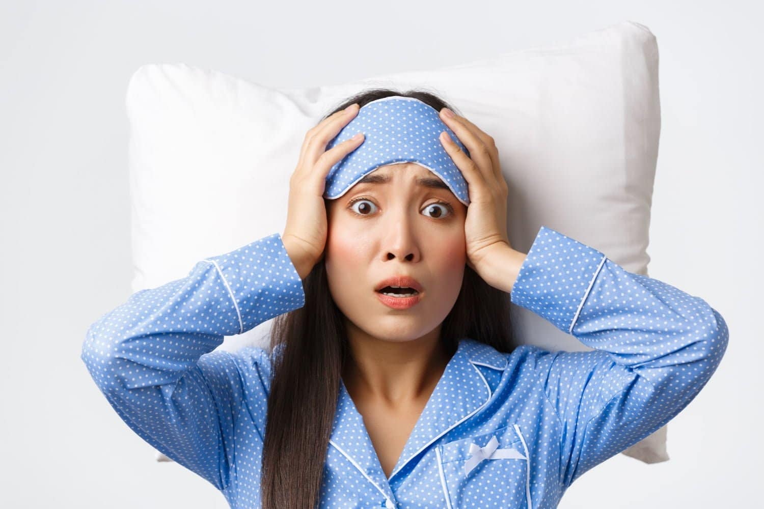 dormir con los ojos abiertos so&ntilde;ar / trastornos del sue&ntilde;o