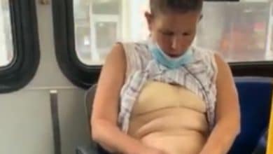 Video: Mujer se depil&oacute; la zona V en pleno transporte p&uacute;blico