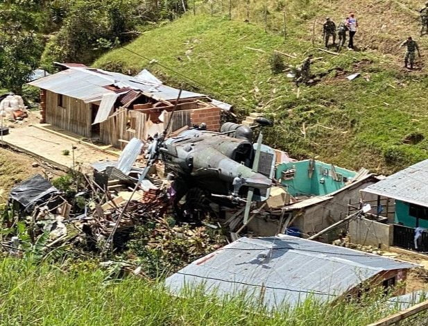 helic&oacute;ptero del Ej&eacute;rcito cay&oacute; en una casa en zona rural de Antioquia