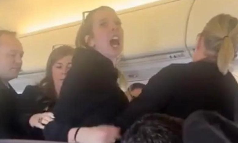 Video: En pleno vuelo mujer grit&oacute; que era v&iacute;ctima de trata de personas