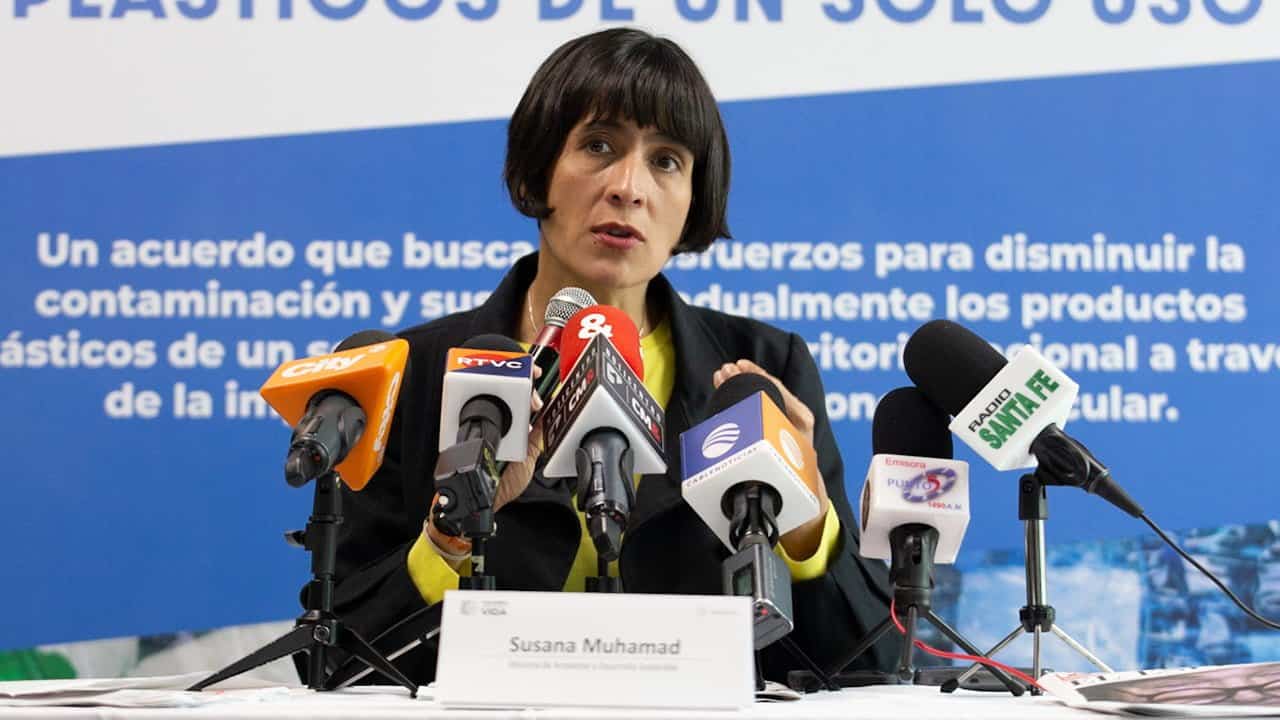 Colombia firma pacto para reducir pl&aacute;sticos de un solo uso