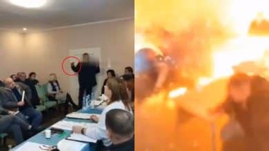 Im&aacute;genes sensibles: funcionario denot&oacute; tres granadas en una reuni&oacute;n pol&iacute;tica