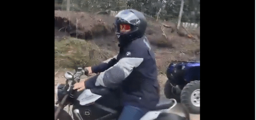 Iv&aacute;n Duque se ha hace viral en Internet por su video como motorista