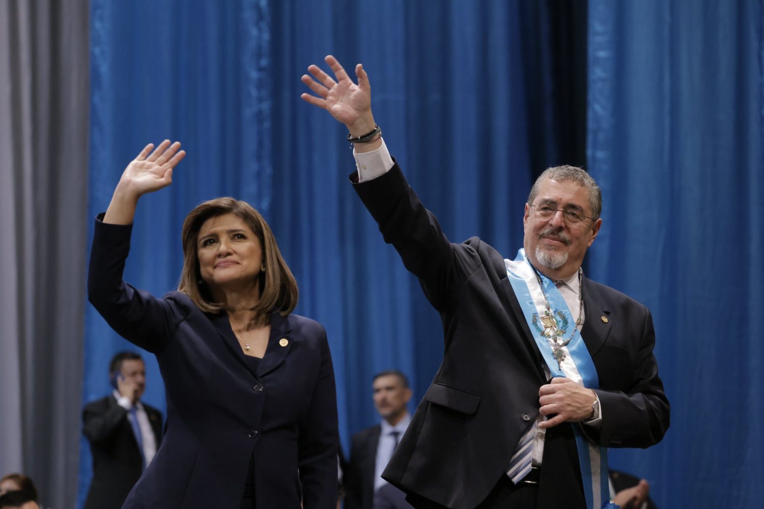 Bernardo Ar&eacute;valo asumi&oacute; la presidencia de Guatemala en la posesi&oacute;n m&aacute;s at&iacute;pica de la historia