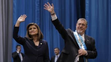 Bernardo Ar&eacute;valo asumi&oacute; la presidencia de Guatemala en la posesi&oacute;n m&aacute;s at&iacute;pica de la historia