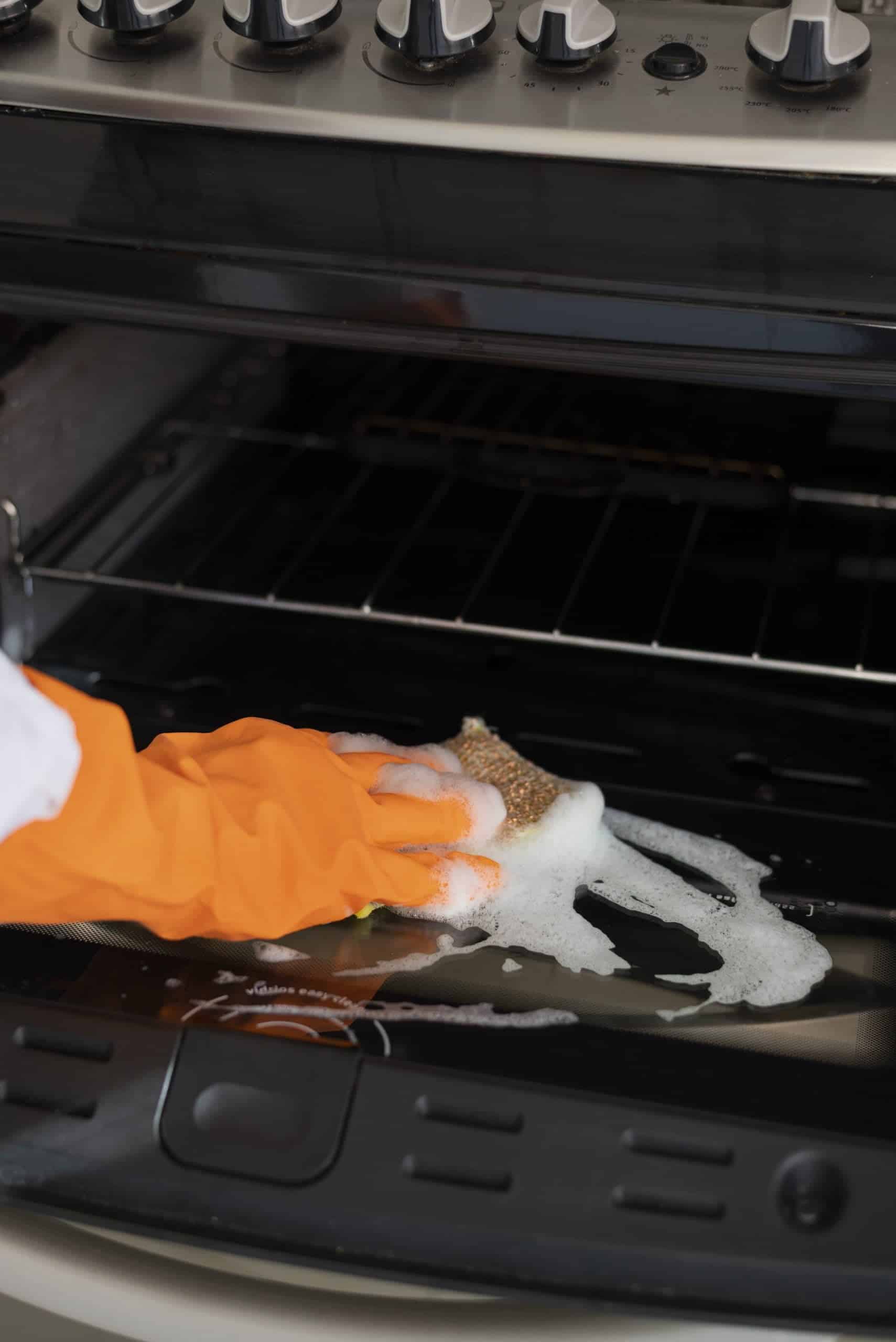 Ojo al dato: esta es la manera correcta de limpiar tu horno