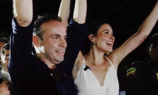 Taliana Vargas se rob&oacute; todas las miradas en la posesi&oacute;n de su esposo como alcalde