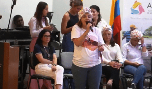 Ministra de Agricultura llam&oacute; "clacistas" y &ldquo;yuppies&rdquo; a los defensores de la pesca indiscriminada