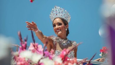 Video: Reina del Carnaval de Barranquilla sufri&oacute; estrepitosa ca&iacute;da durante 'velorio de Joselito'