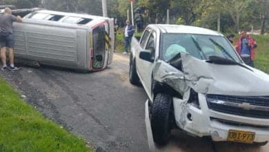 13 ni&ntilde;os heridos por volcamiento de autob&uacute;s escolar en Bogot&aacute;