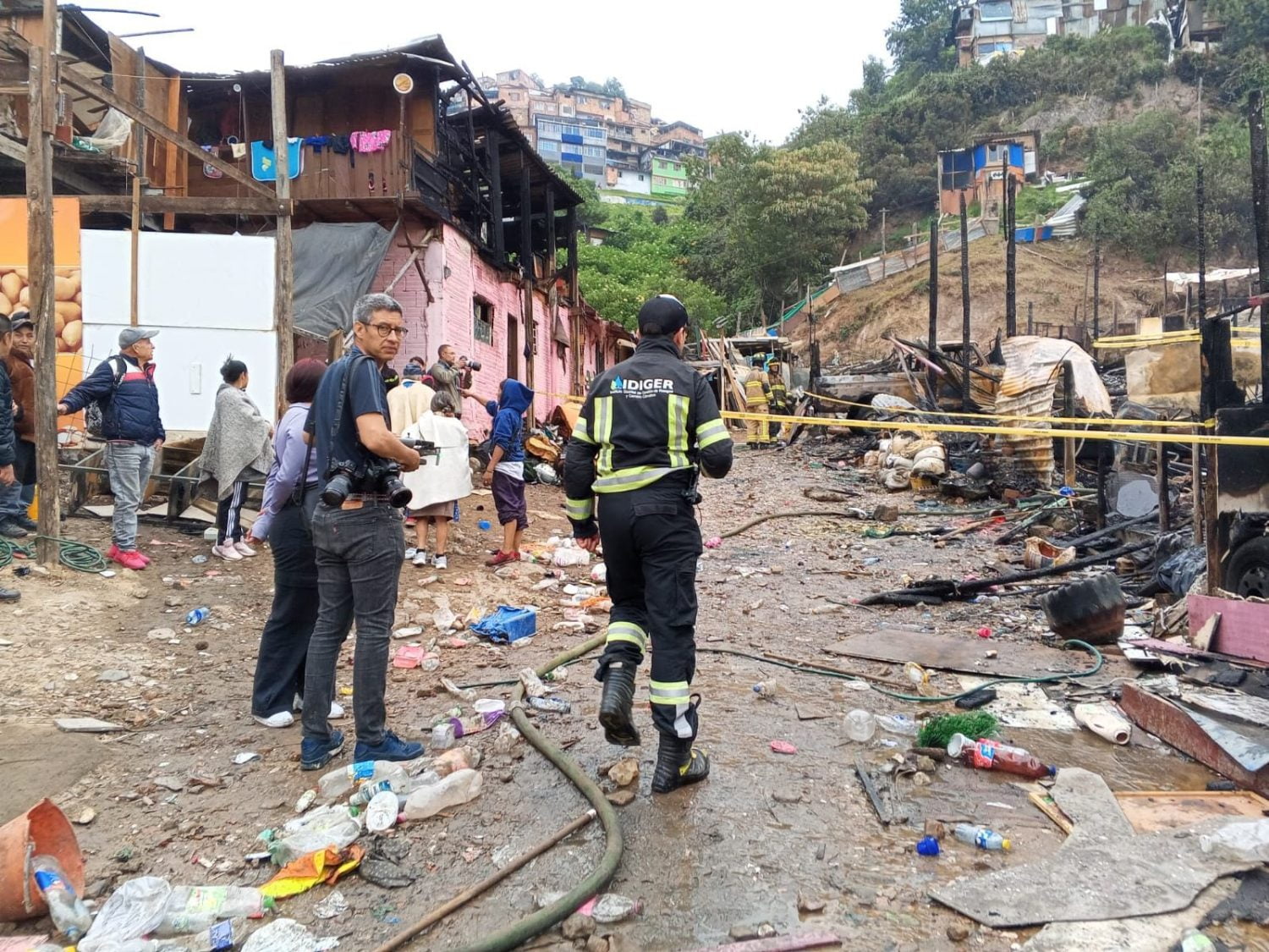 Barrio destruido en Bogotá por incendio: ¿Qué pasará con las víctimas que perdieron todo?