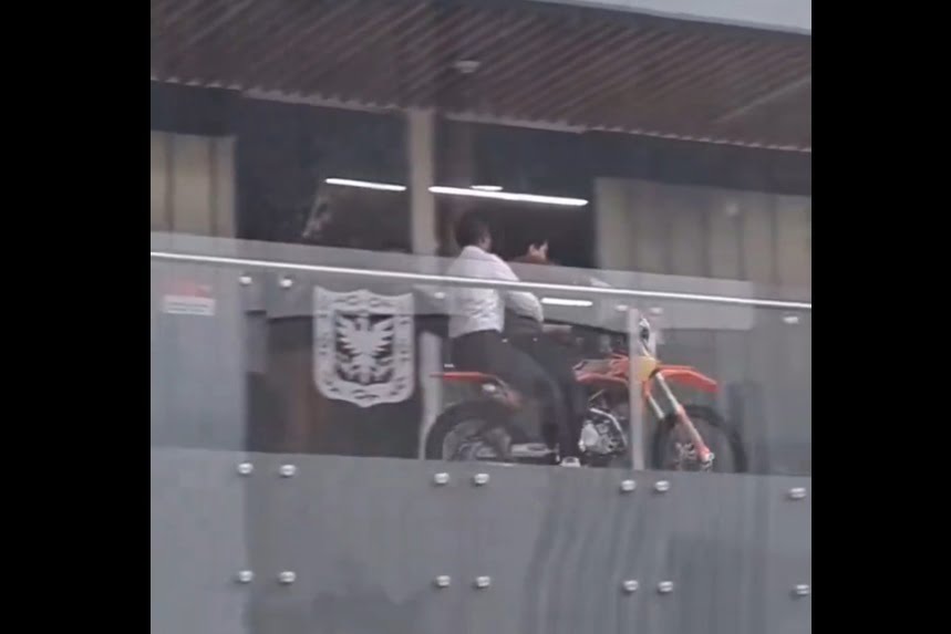 Video: Investigarán a concejales por pasearse en moto en el Concejo de Bogotá
