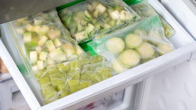Por qué no debe guardar las verduras en una bolsa en la nevera