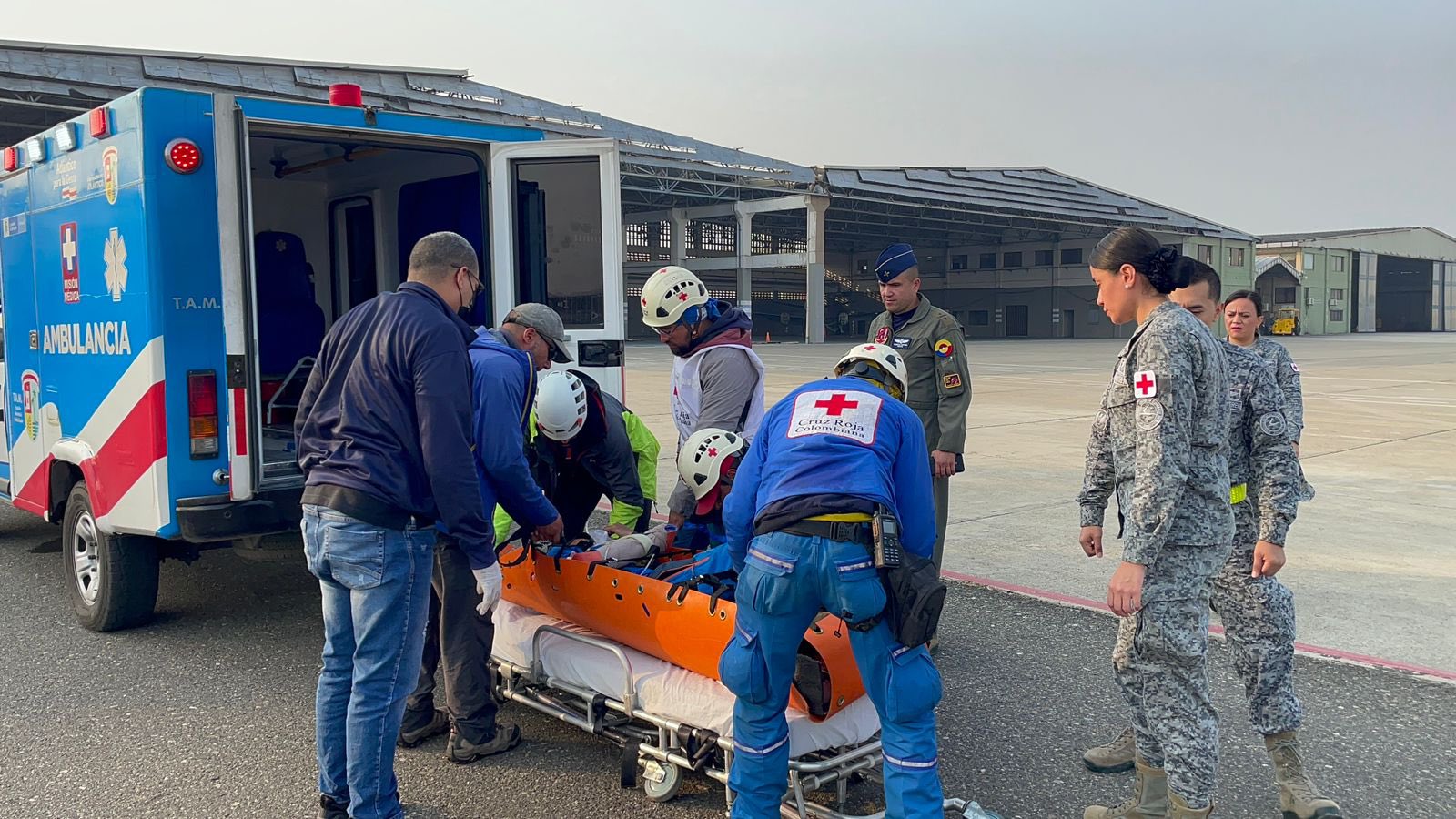 Seis d&iacute;as pasaron dos parapentistas accidentados en la Sierra Nevada