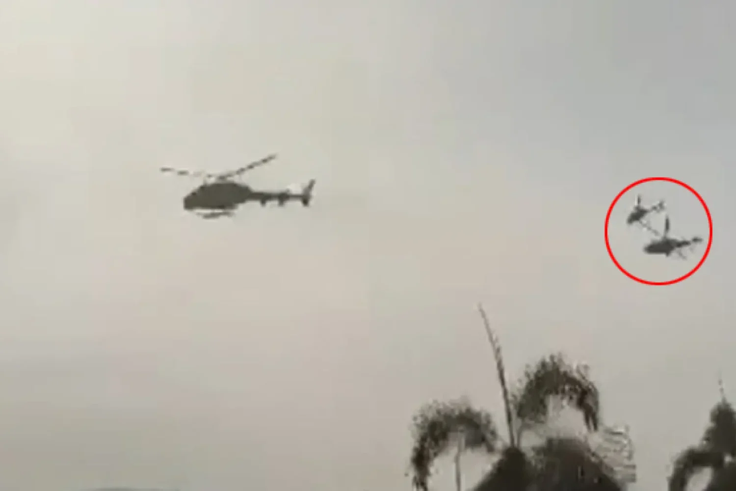 En video quedó grabado impactante choque de dos helicópteros