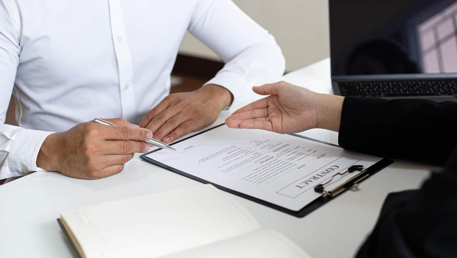 &iquest;Se quiere cambiar el apellido? Esto es lo que cuesta y los requisitos