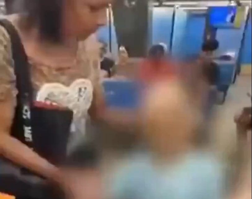 cadáver al banco / llevó a su tío / tío sin vida a un banco