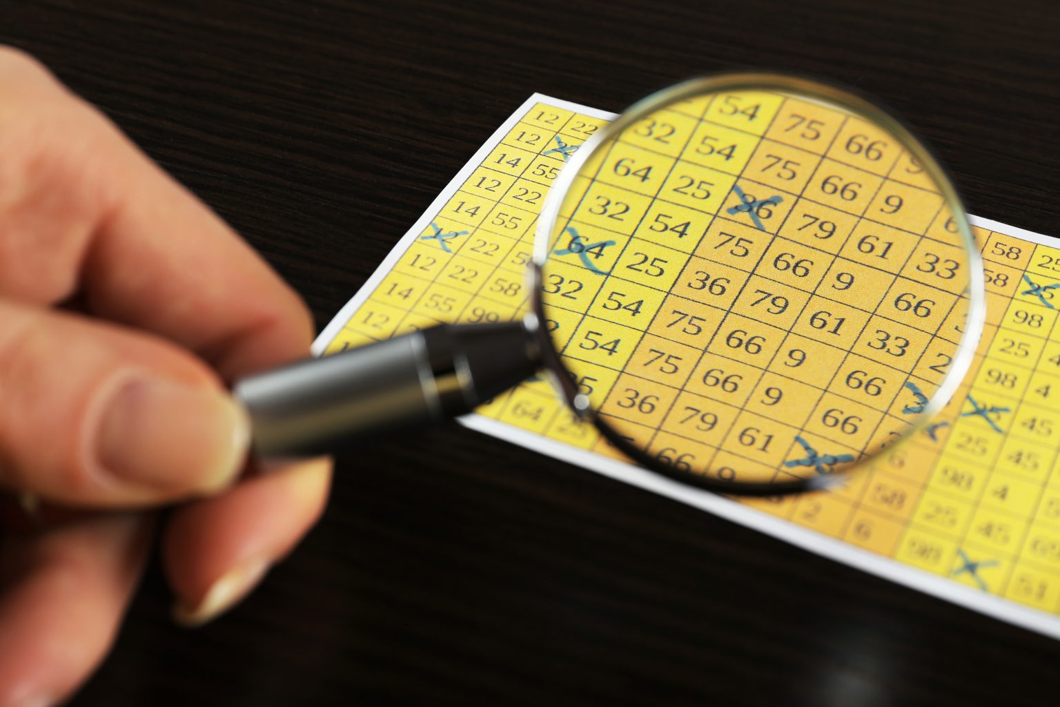 Los números de la suerte para ganar la lotería en abril, según la IA