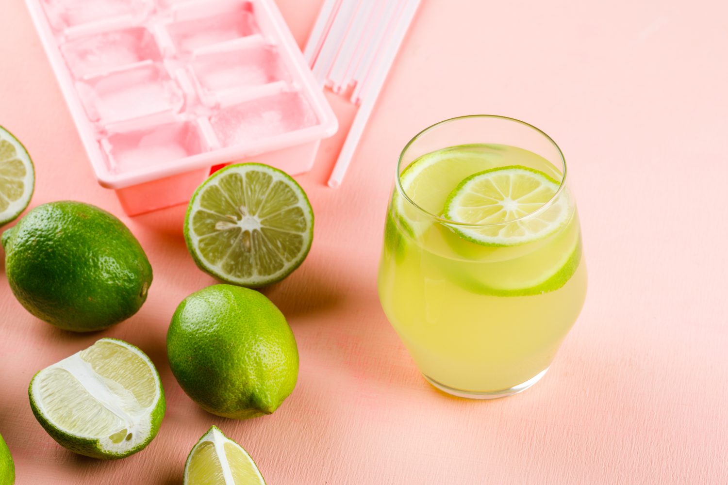 Los riesgos para la salud de beber jugo de limón todos los días