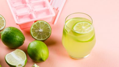 Los riesgos para la salud de beber jugo de limón todos los días