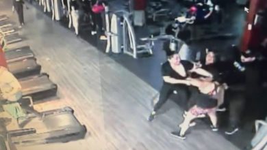 Video viral: Por una m&aacute;quina de gimnasio mujer le mutil&oacute; un dedo a otra