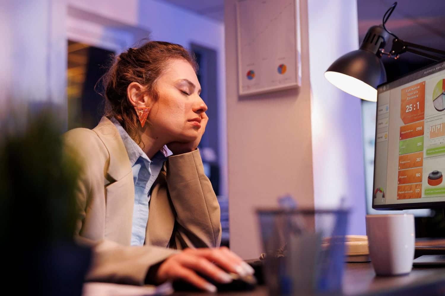 &iexcl;Cuidado cuando maneje! 5 s&iacute;ntomas de microsue&ntilde;os que no debe ignorar