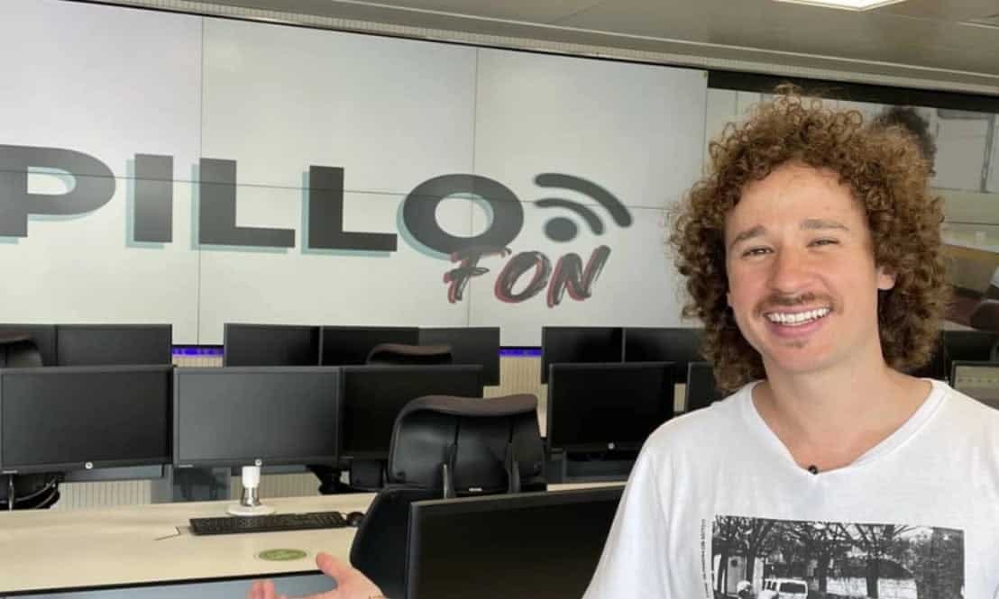Lleg&oacute; a Colombia la telefon&iacute;a m&oacute;vil de Luisito Comunica - 'Pillofon'