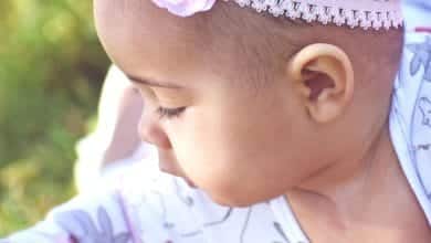 Por qu&eacute; es mejor evitar perforar las orejas de tu beb&eacute; reci&eacute;n nacido