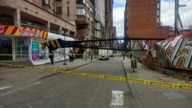 Video: Gr&uacute;a se desplom&oacute; en construcci&oacute;n en Bogot&aacute;