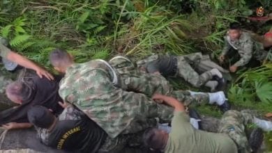 Video: Militares rescatan a ciclista que cay&oacute; a un abismo