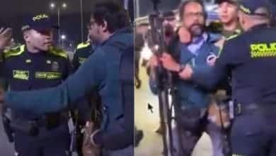 Video: as&iacute; agredieron polic&iacute;as a periodistas durante cobertura del caso La Modelo / Esto hicieron con polic&iacute;a que agredi&oacute; a periodista que cubr&iacute;a caso de La Modelo